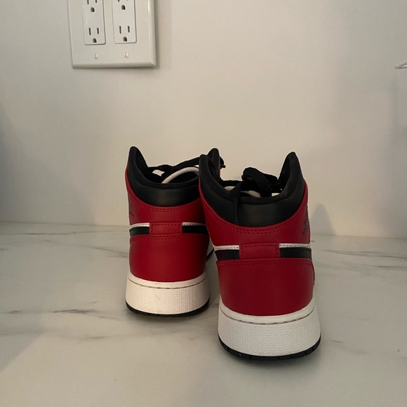 Mid Jordan 1- Chicago Toe - Picture 3 of 4